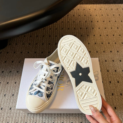 DIOR 26S LOW-TOP SNEAKER 35MM IN WHITE AND BLUE EMBROIDERED CANVAS