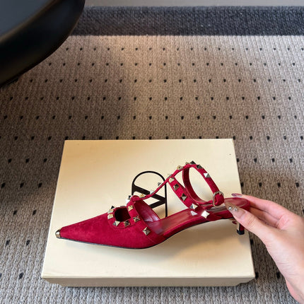 VALENTINO 26S ROCKSTUD HIGH HEELS 40 MM IN DARK RED SUEDE