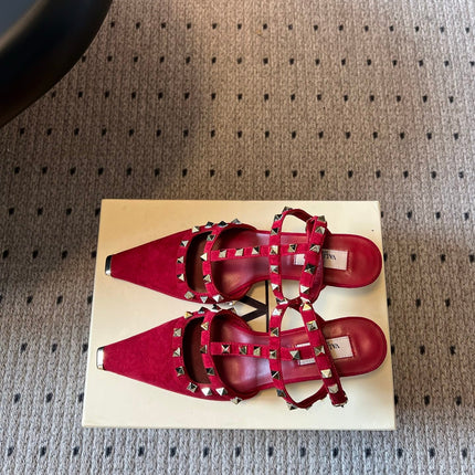 VALENTINO 26S ROCKSTUD HIGH HEELS 40 MM IN DARK RED SUEDE