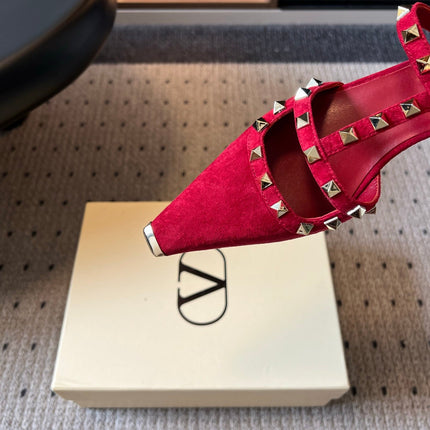 VALENTINO 26S ROCKSTUD HIGH HEELS 40 MM IN DARK RED SUEDE