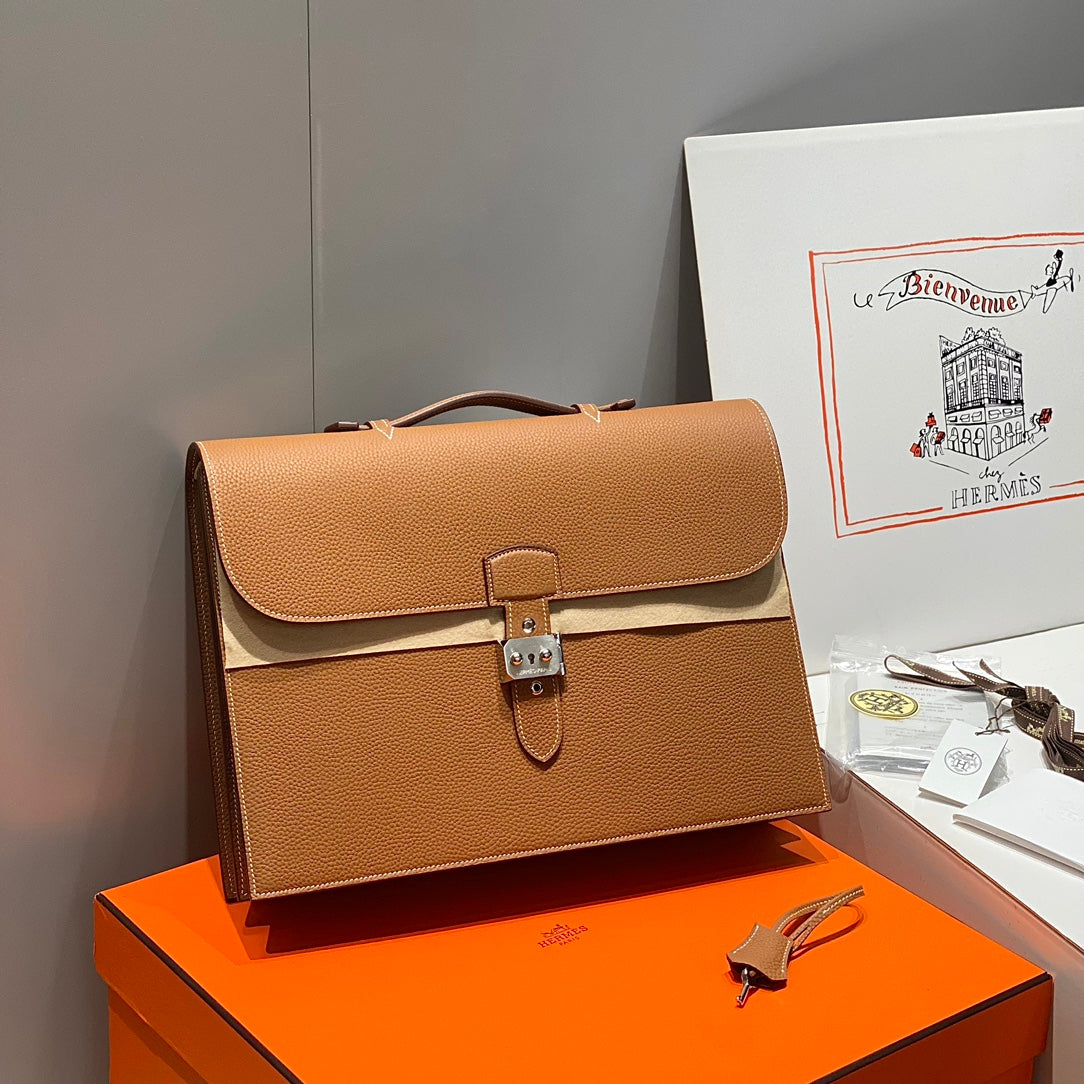SAC A DEPECHES LIGHT 38 IN GOLD TOGO CALFSKIN