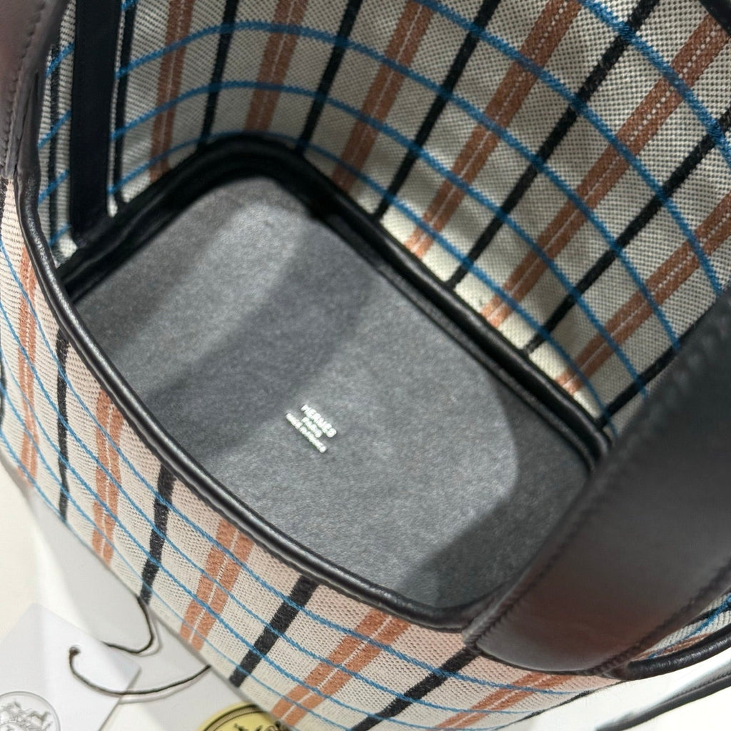 PICOTIN LOCK 18 BAG IN BLACK CALFSKIN ÉCRU/NOIR/FAUVE/NOIR/BLEU ZANZIBAR EMBROIDERY PLAID CANVAS