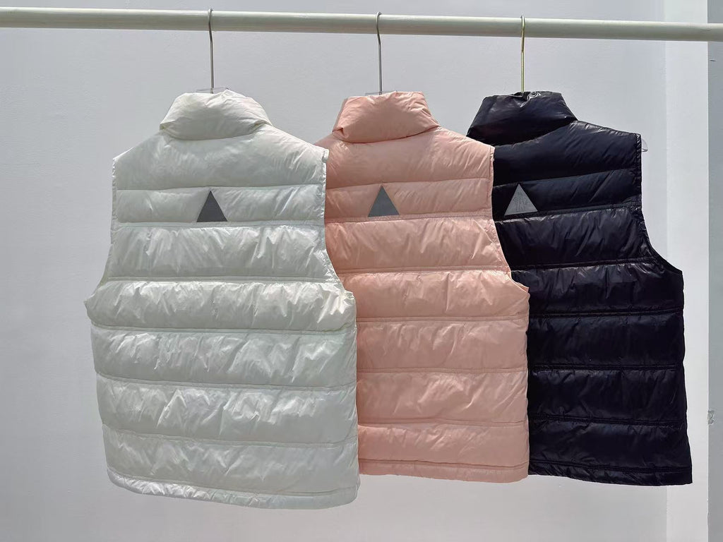 MONCLER 25S DOWN VEST IN BLACK 032
