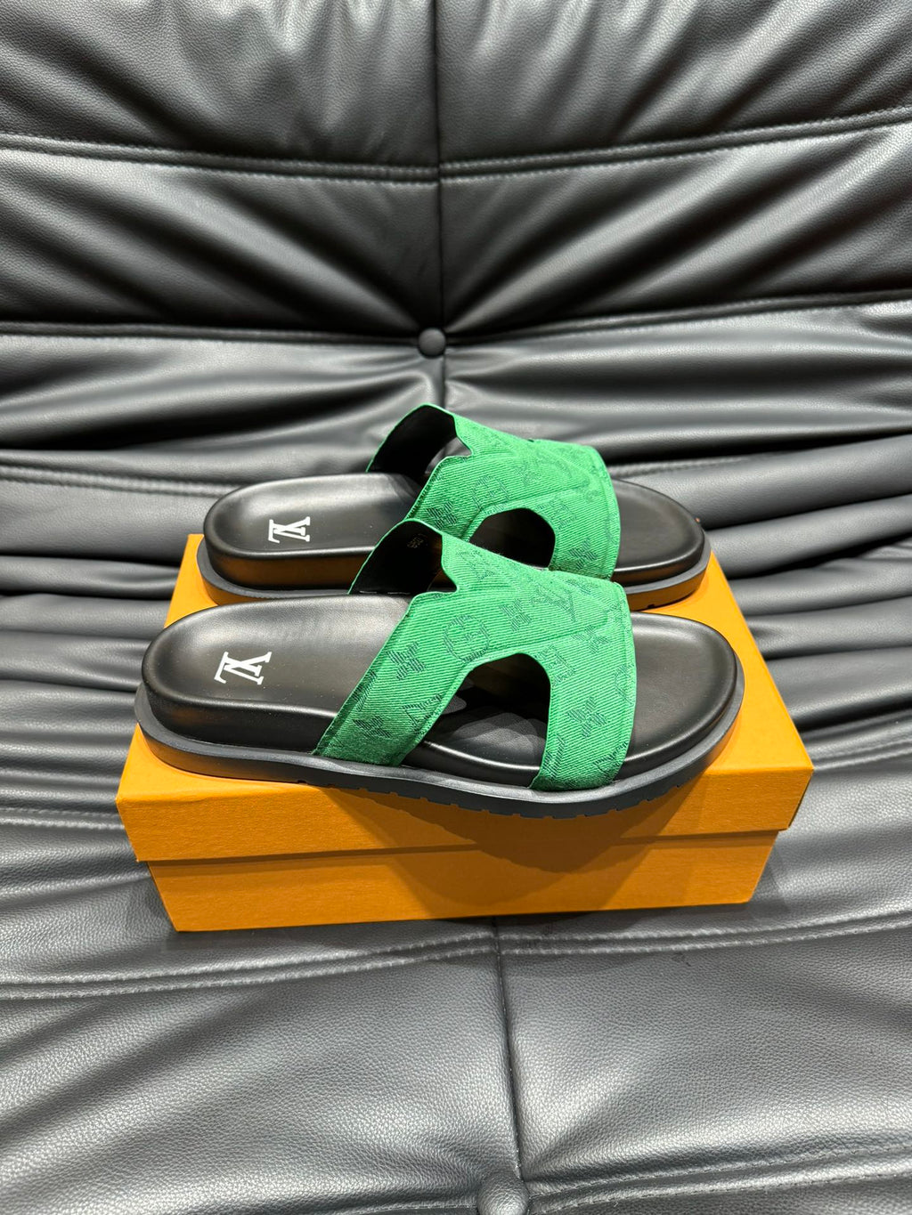 LV OASIS MULE IN EMERALD GREEN MONOGRAM JACQUARD