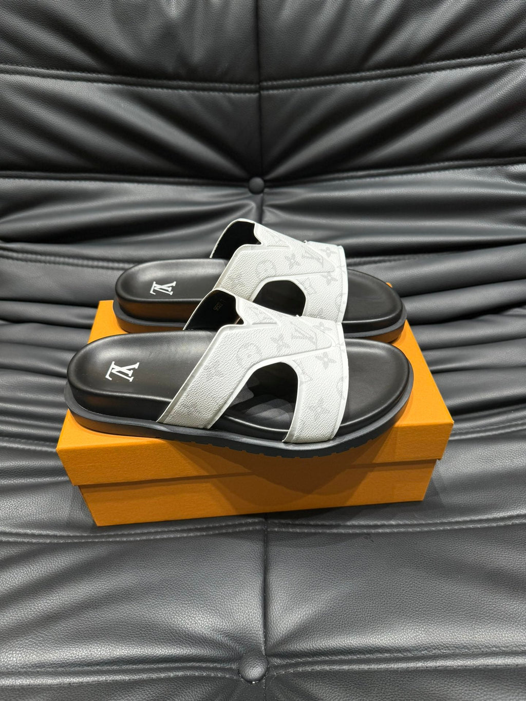 LV OASIS MULE IN WHITE MONOGRAM CALFSKIN