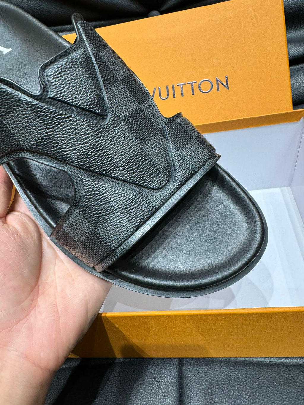 LV OASIS MULE IN BLACK DAMIER CALFSKIN