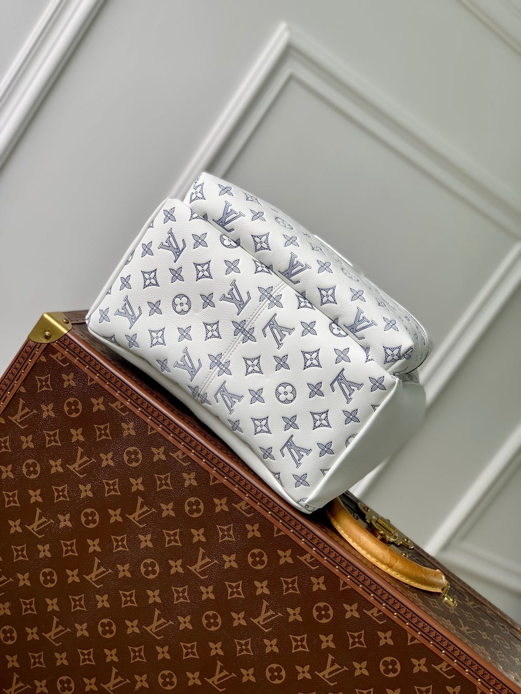 DISCOVERY PM BACKPACK 38 IN WHITE MONOGRAM LAMBSKIN