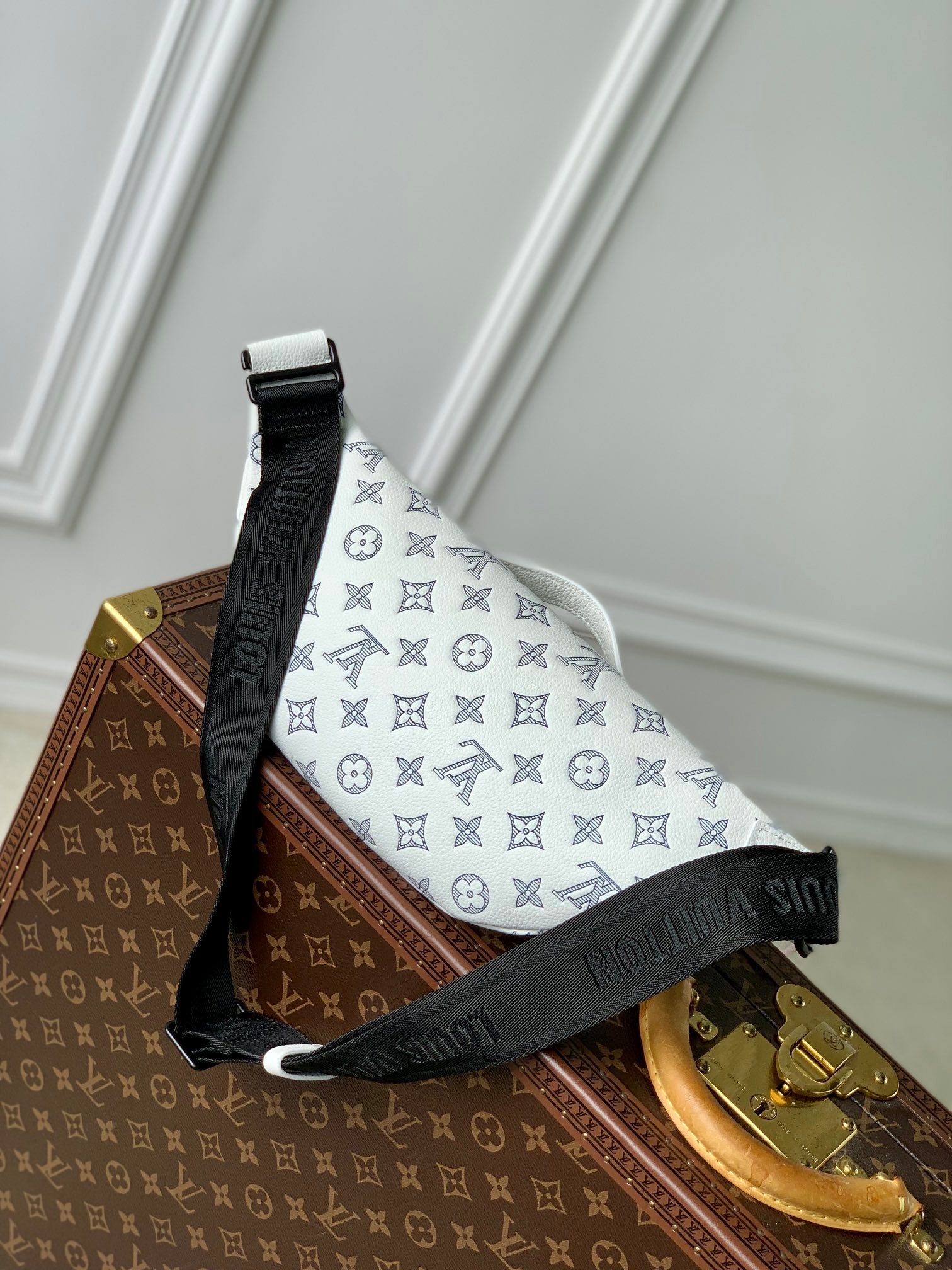 RUSH BUMBAG 30 IN WHITE MONOGRAM SHADOW CALFSKIN