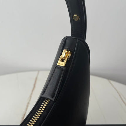 PRA ARQUÉ 22 SHOULDER BAG IN BLACK LEATHER