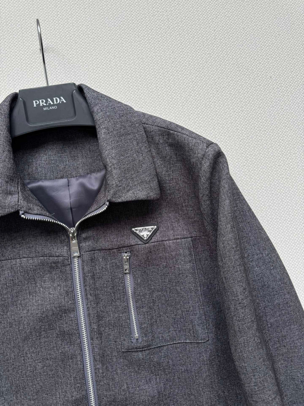 PRADA 26S SUIT 650