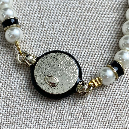 CLASSIC CC PEARL CHAIN NECKLACE WITH IMITATION PEARLS BLACK RESIN