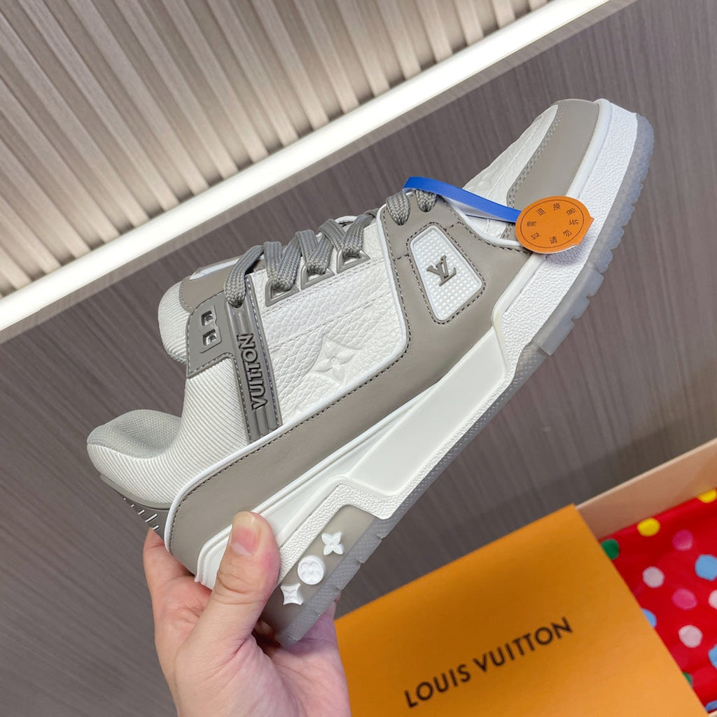 LV 26S LOW TOP SNEAKERS IN WHITE AND GREY CALFSKIN WITH MONOGRAM SOLE DETAIL