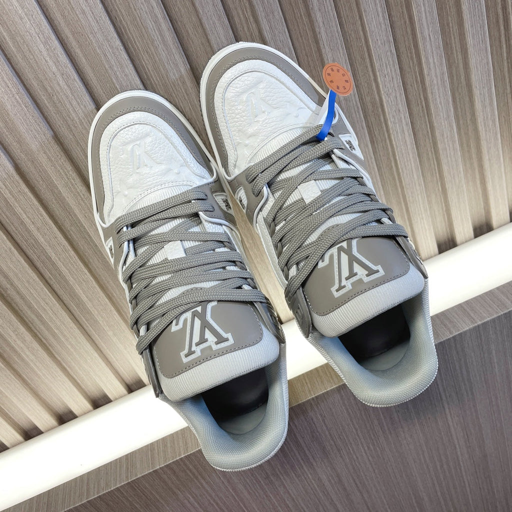 LV 26S LOW TOP SNEAKERS IN WHITE AND GREY CALFSKIN WITH MONOGRAM SOLE DETAIL