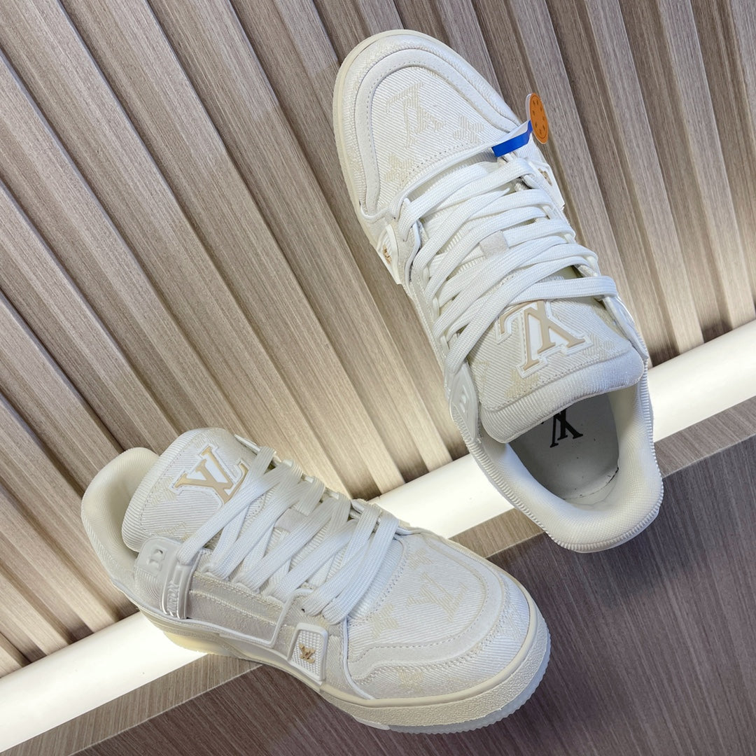 LV 26S LOW TOP SNEAKERS IN WHITE MONOGRAM DENIM