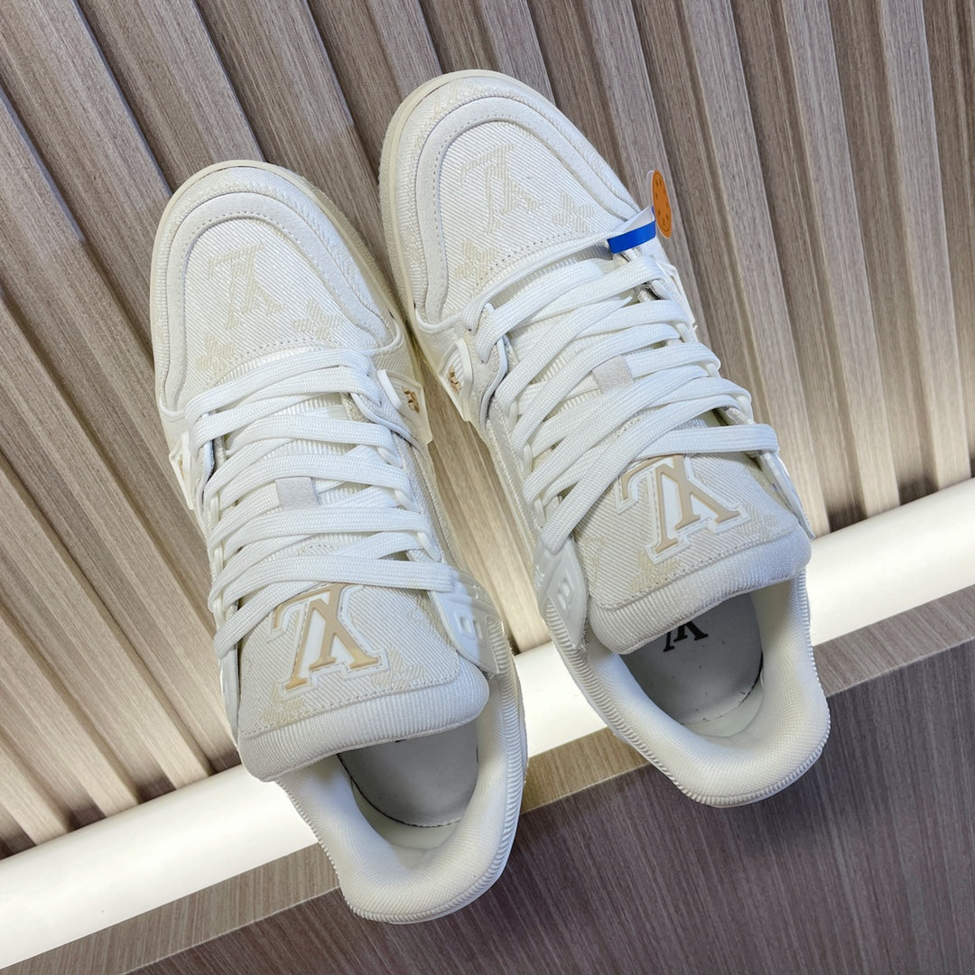 LV 26S LOW TOP SNEAKERS IN WHITE MONOGRAM DENIM