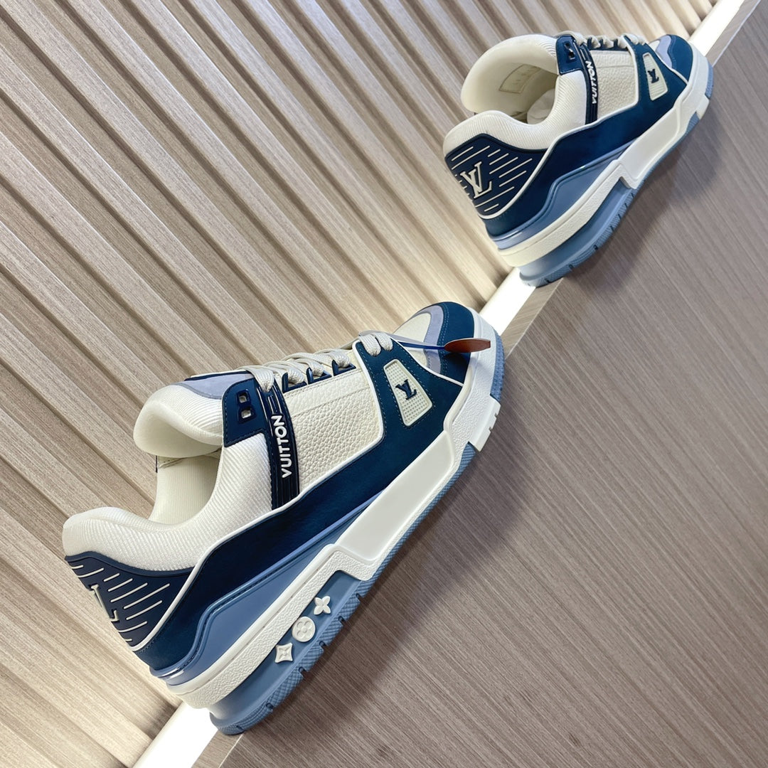 LV 26S LOW TOP SNEAKERS IN WHITE BLUE CALFSKIN WITH MONOGRAM SOLE DETAIL
