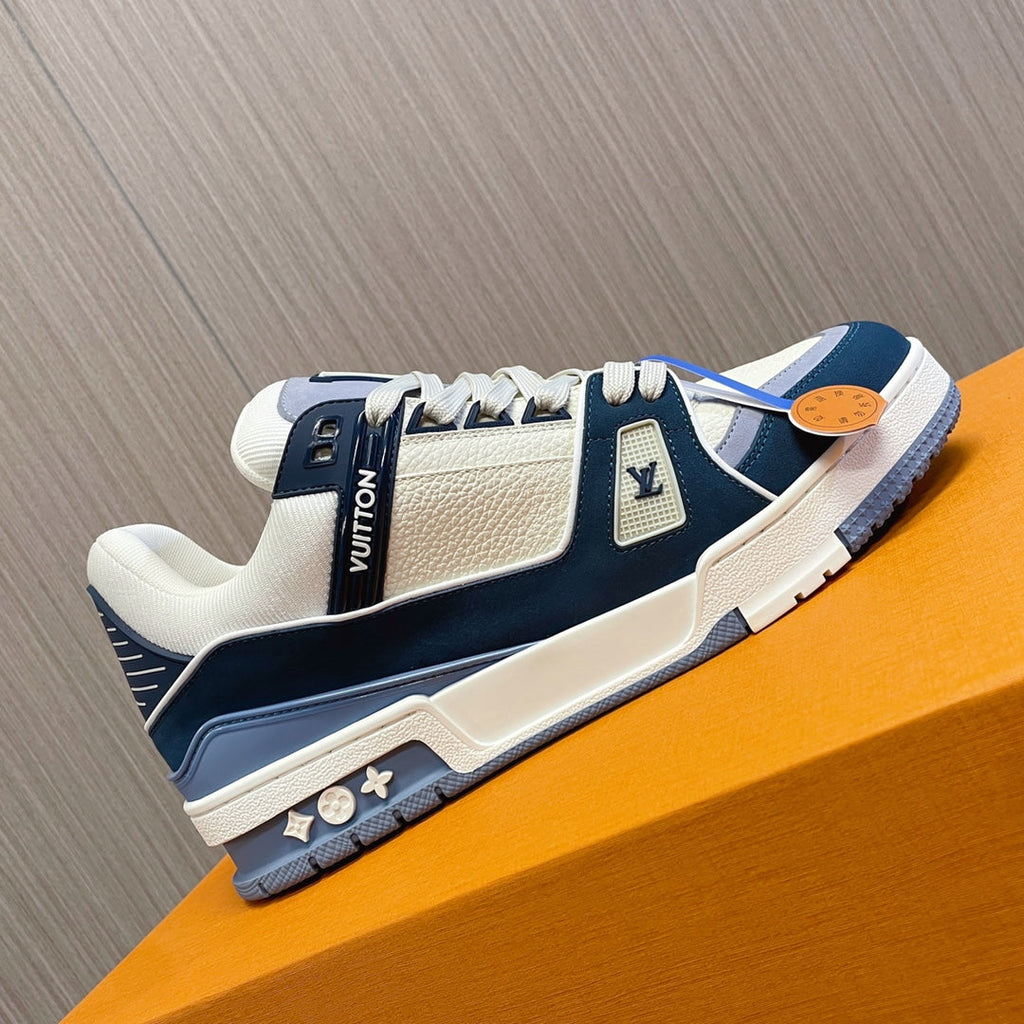 LV 26S LOW TOP SNEAKERS IN WHITE BLUE CALFSKIN WITH MONOGRAM SOLE DETAIL