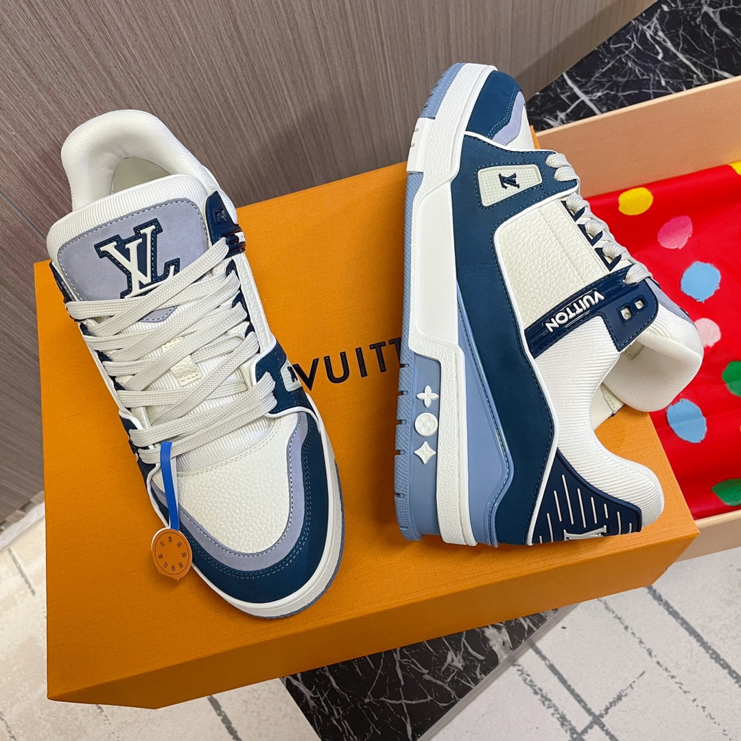 LV 26S LOW TOP SNEAKERS IN WHITE BLUE CALFSKIN WITH MONOGRAM SOLE DETAIL
