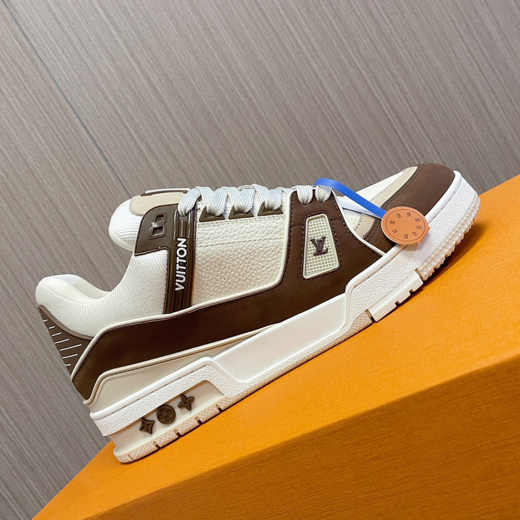 LV 26S LOW TOP SNEAKERS IN WHITE BROWN CALFSKIN WITH MONOGRAM SOLE DETAIL