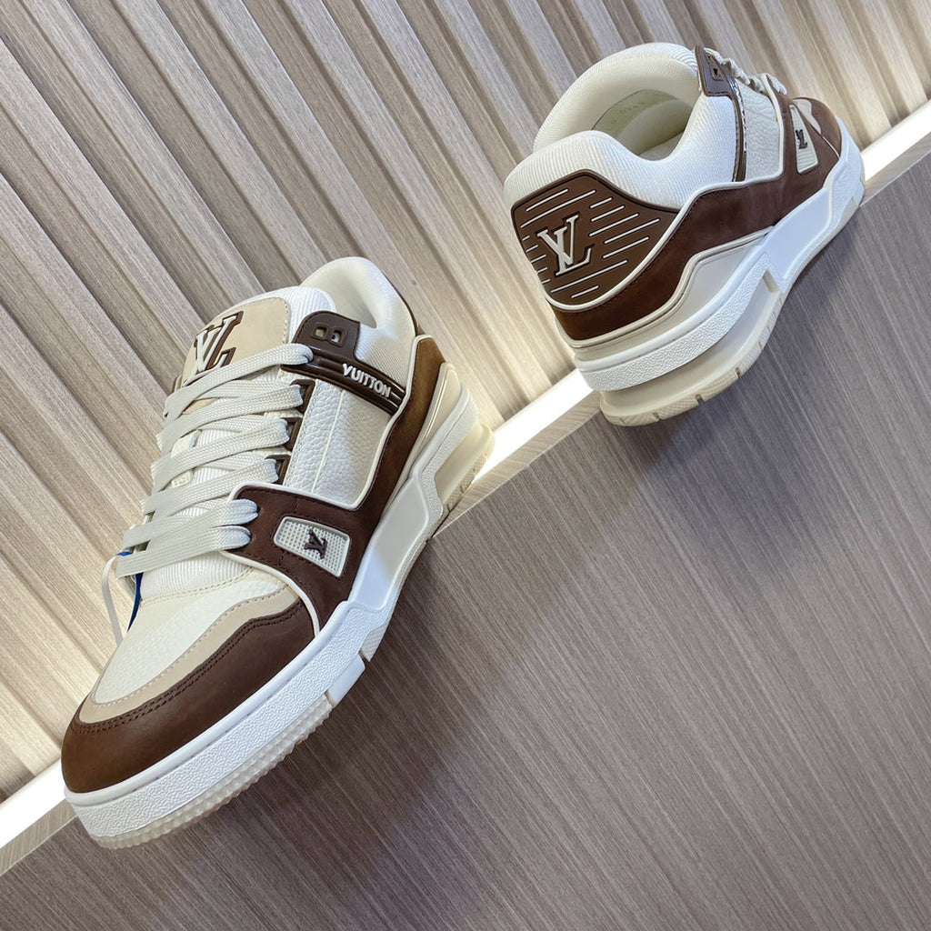 LV 26S LOW TOP SNEAKERS IN WHITE BROWN CALFSKIN WITH MONOGRAM SOLE DETAIL