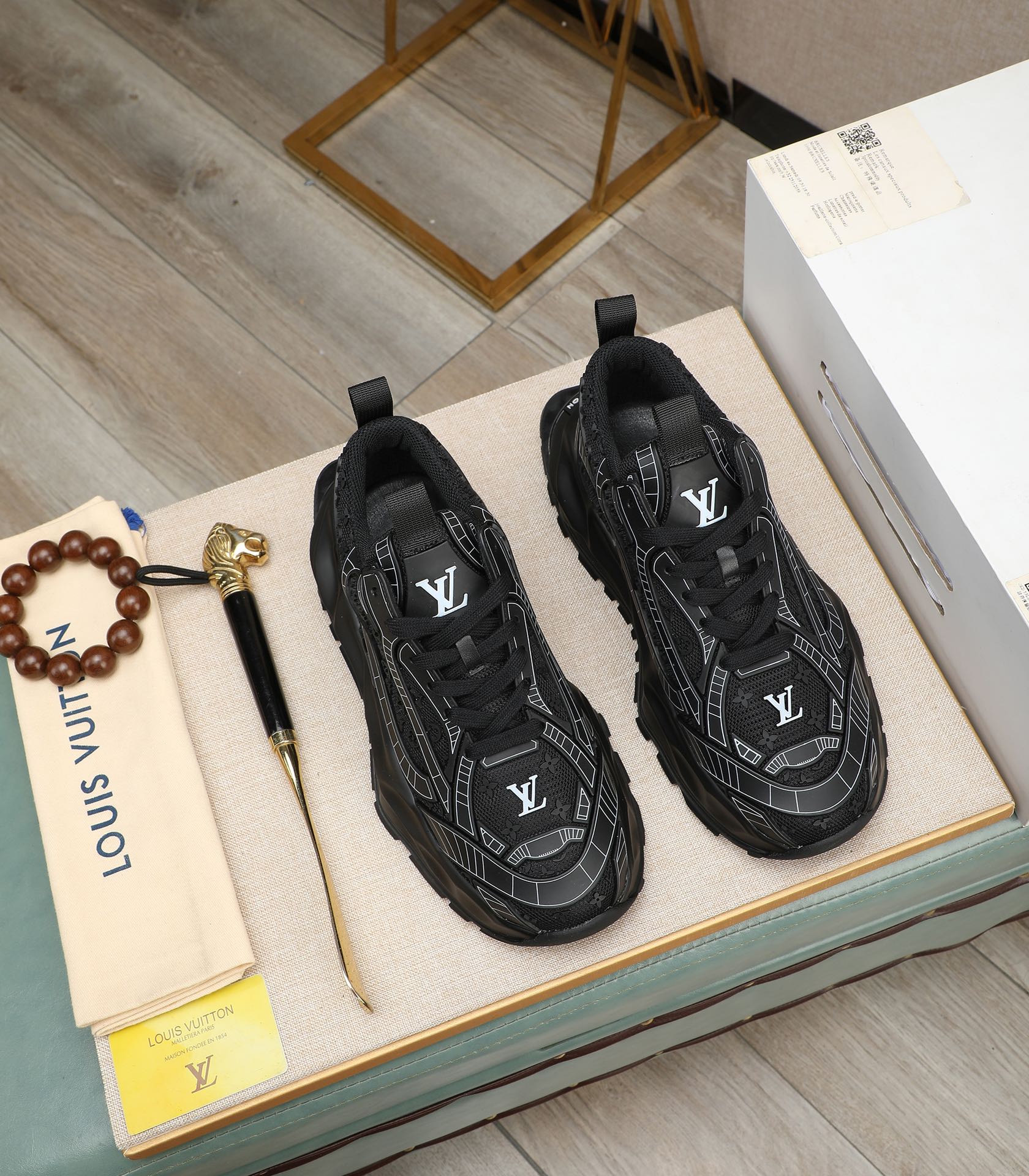 LV TRAINER IN BLACK CALFSKIN AND BREATHABLE MESH