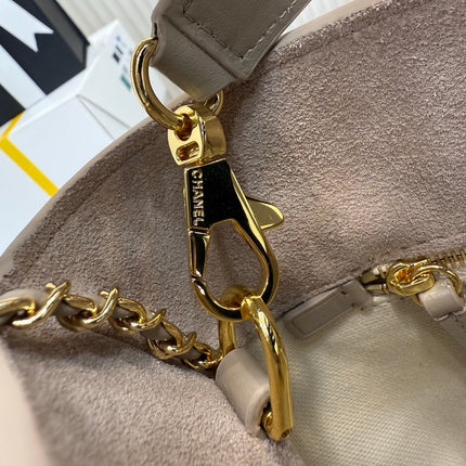 CHANEL 26S BUCKET SHOULDER BAG 26 IN LIGHT BEIGE SUEDE AND CALFSKIN GOLD HARDWARE