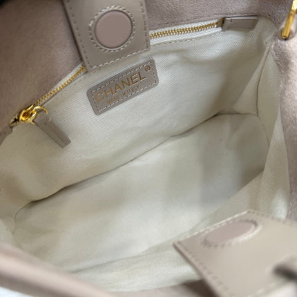 CHANEL 26S BUCKET SHOULDER BAG 26 IN LIGHT BEIGE SUEDE AND CALFSKIN GOLD HARDWARE