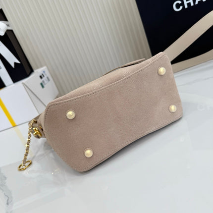 CHANEL 26S BUCKET SHOULDER BAG 26 IN LIGHT BEIGE SUEDE AND CALFSKIN GOLD HARDWARE
