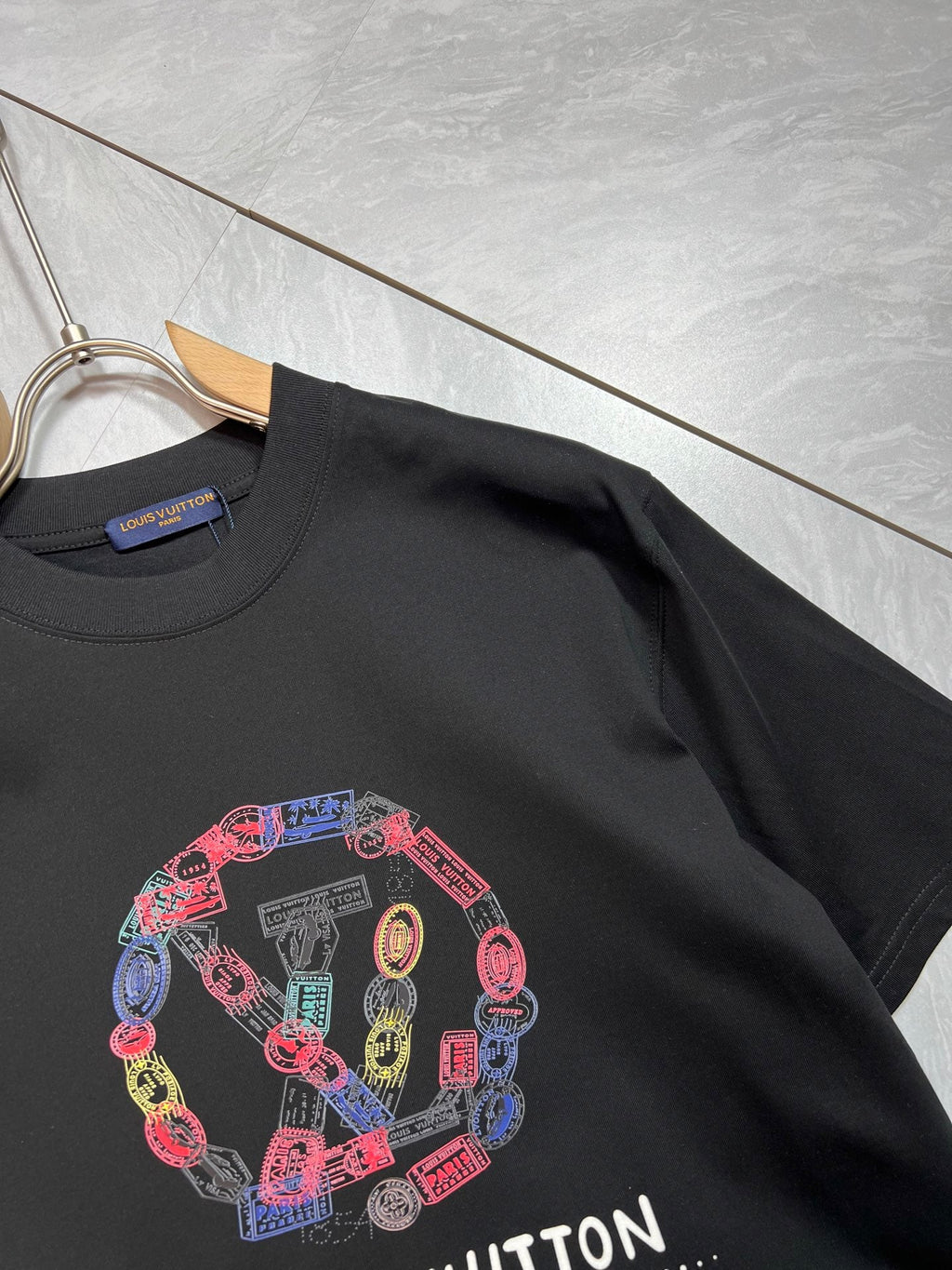 LV T-SHIRT IN BLACK PURE COTTON COLORFUL LOGO 238924