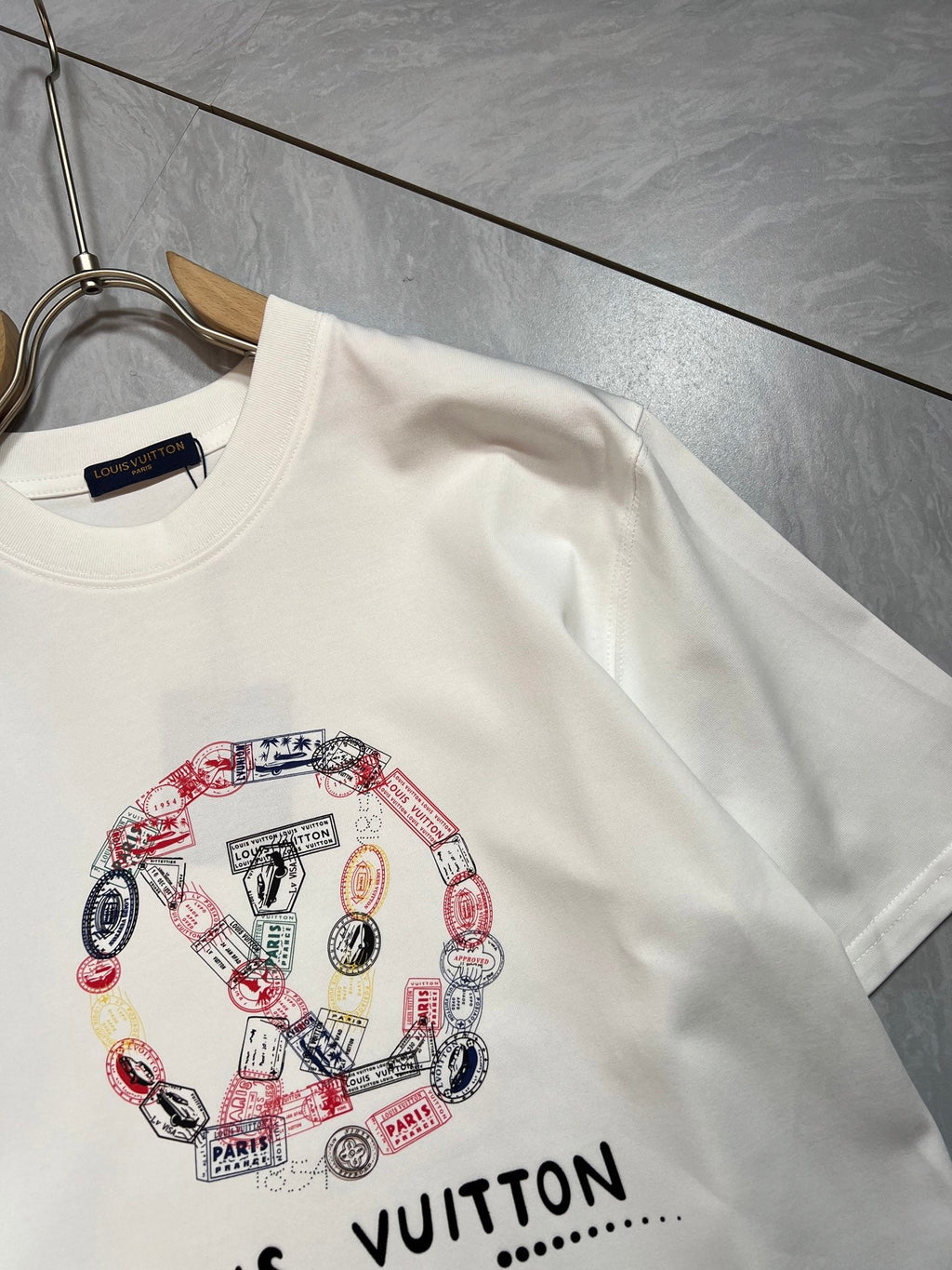 LV T-SHIRT IN WHITE PURE COTTON COLORFUL LOGO 238925