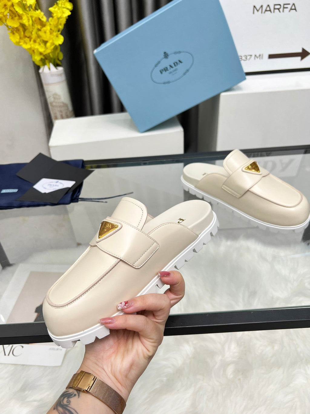SABOTS MULES BEIGE CALFSKIN