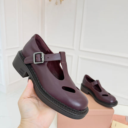 MIUMIU 26S SANDAL 35MM IN DARK RED BROWN CALFSKIN WITH STYLIZED T-STRING
