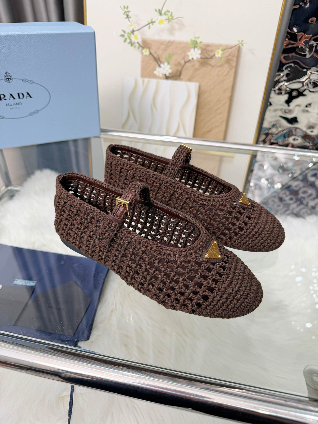PRADA 26S MARY JANE FLATS IN DARK BROWN WOVEN RAFFIA WITH TRIANGLE LOGO