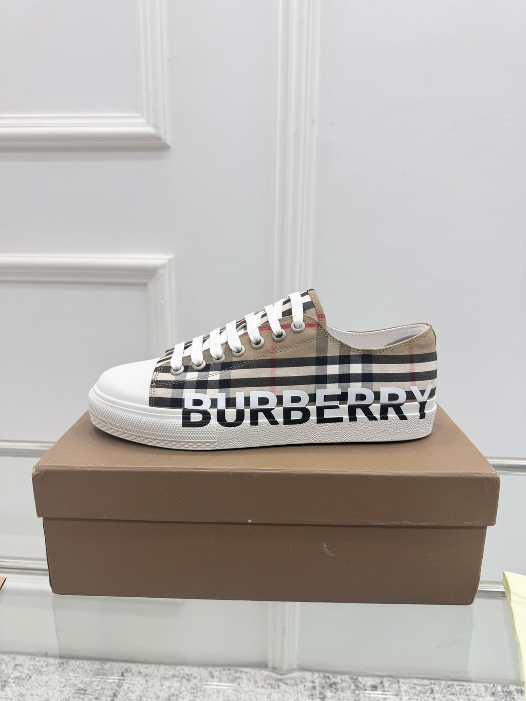 BURBERRY 26S VINTAGE CHECK SNEAKERS IN BEIGE AND BLACK CANVAS