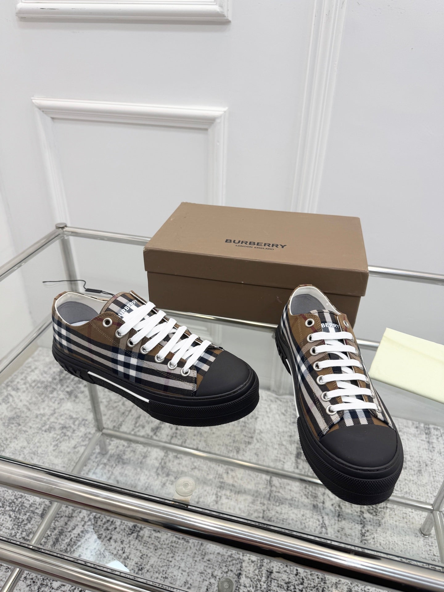 BURBERRY 26S VINTAGE CHECK SNEAKERS IN DARK BROWN AND BLACK CANVAS