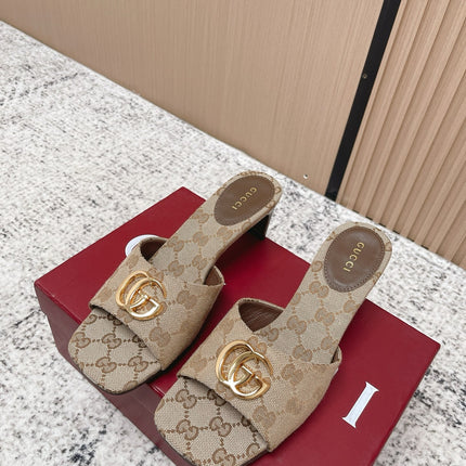 GUCCI 26S HIGH HEELS IN BEIGE CANVAS WITH GOLD HARDWARE