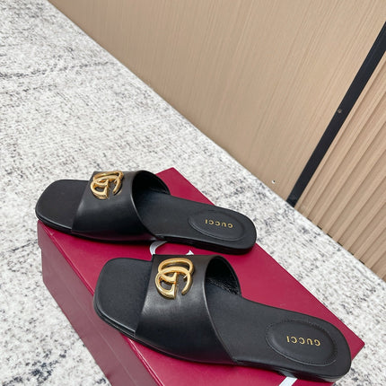 GUCCI 26S SLIDE SANDAL IN BLACK CALFSKIN WITH GOLD HARDWARE