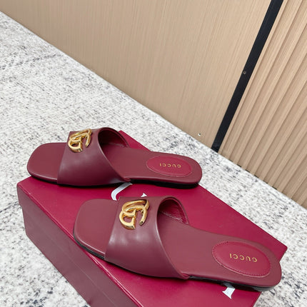 GUCCI 26S SLIDE SANDAL IN DARK RED CALFSKIN WITH GOLD HARDWARE