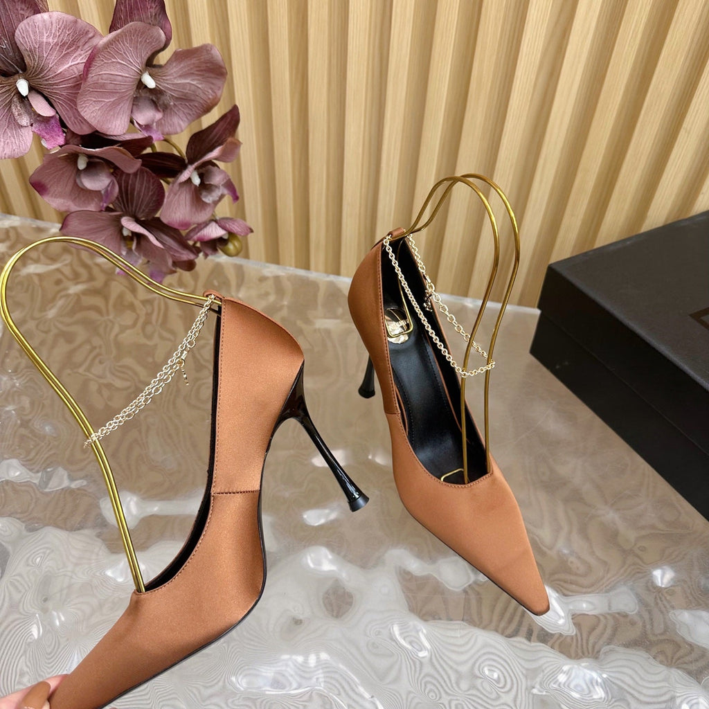 RÉGINE PUMPS IN RUSTIC ORANGE SATIN GOLD CHAIN