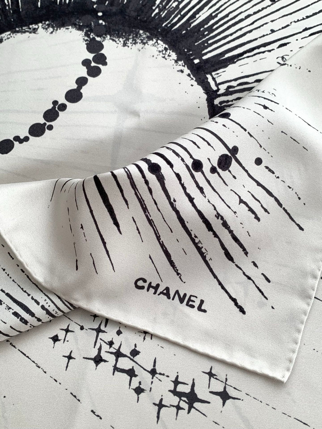 CHANEL 26S SCARF 90 IN SILK 311795