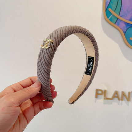 KHAKI BROWN FABRIC HAIRBAND WITH GOLD LOGO 414435