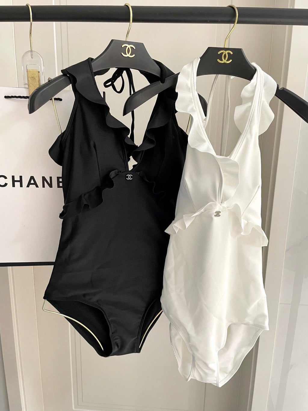 CC BIKINI SWIMSUIT SET BLACK AND RUFFLED TRIM 622180