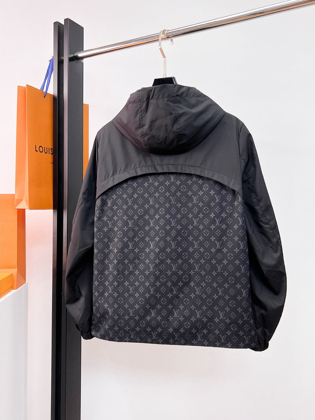 LV BLACK JACKET 239520