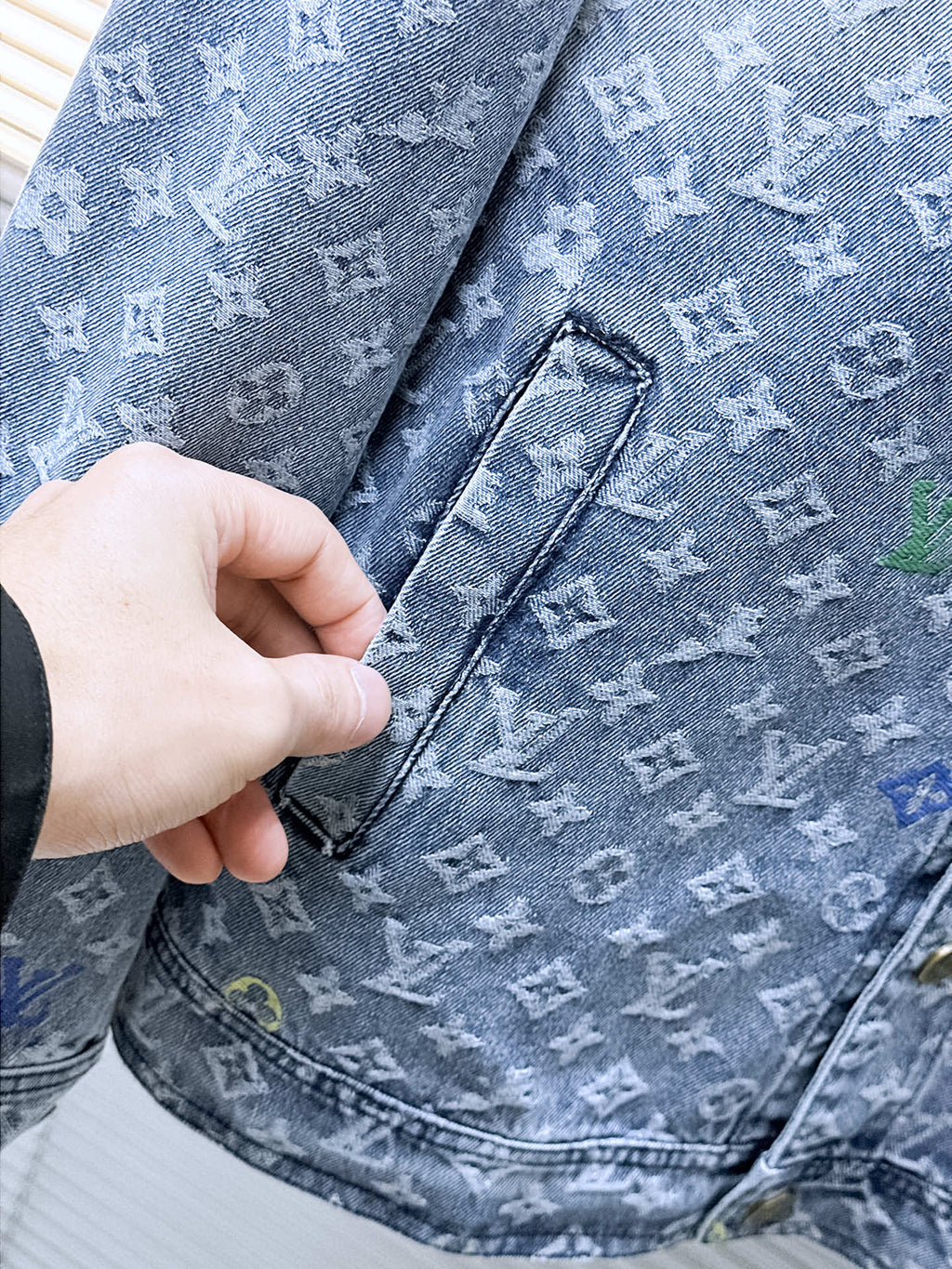 LV SHIRT JACKET IN LIGHT BLUE MONOGRAM CRAGGY DENIM 239125