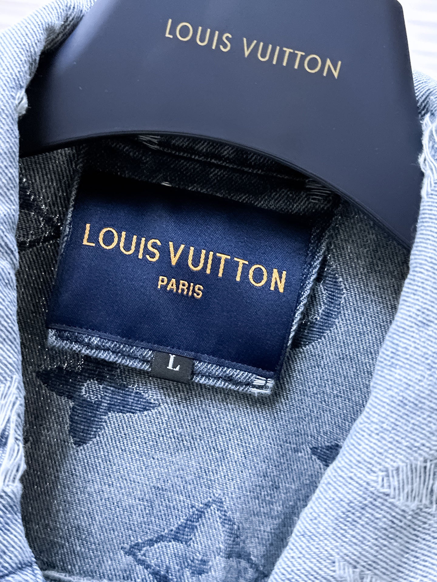LV SHIRT JACKET IN LIGHT BLUE RIPPED MONOGRAM DENIM 239123