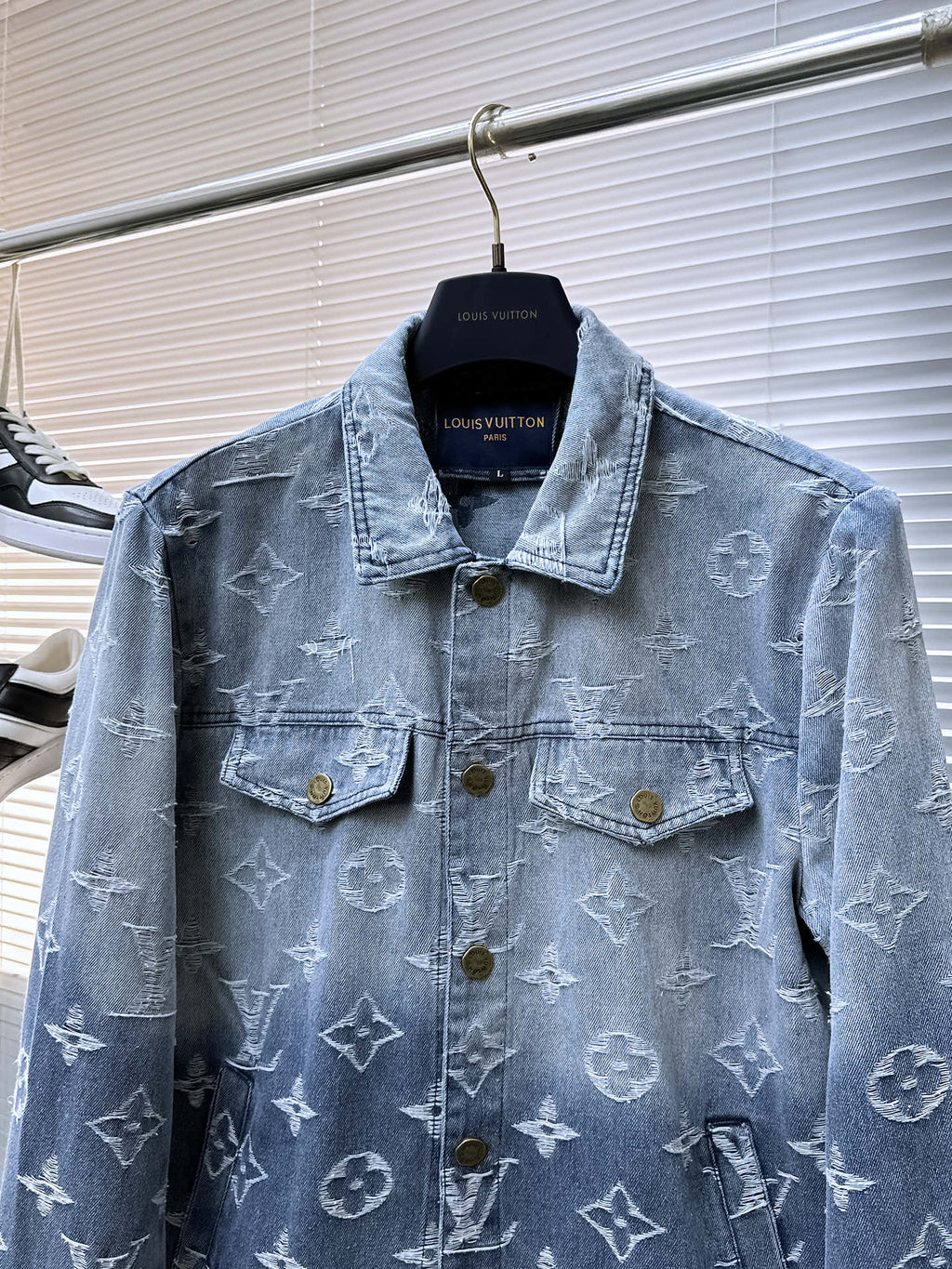 LV SHIRT JACKET IN LIGHT BLUE RIPPED MONOGRAM DENIM 239123