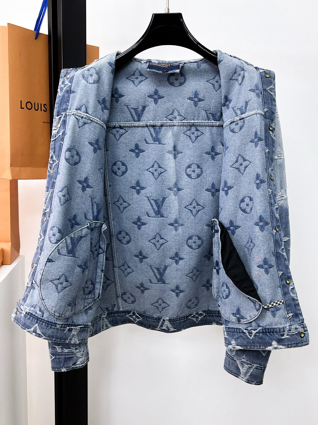LV LIGHT BLUE MONOGRAM DENIM JACKET 239529