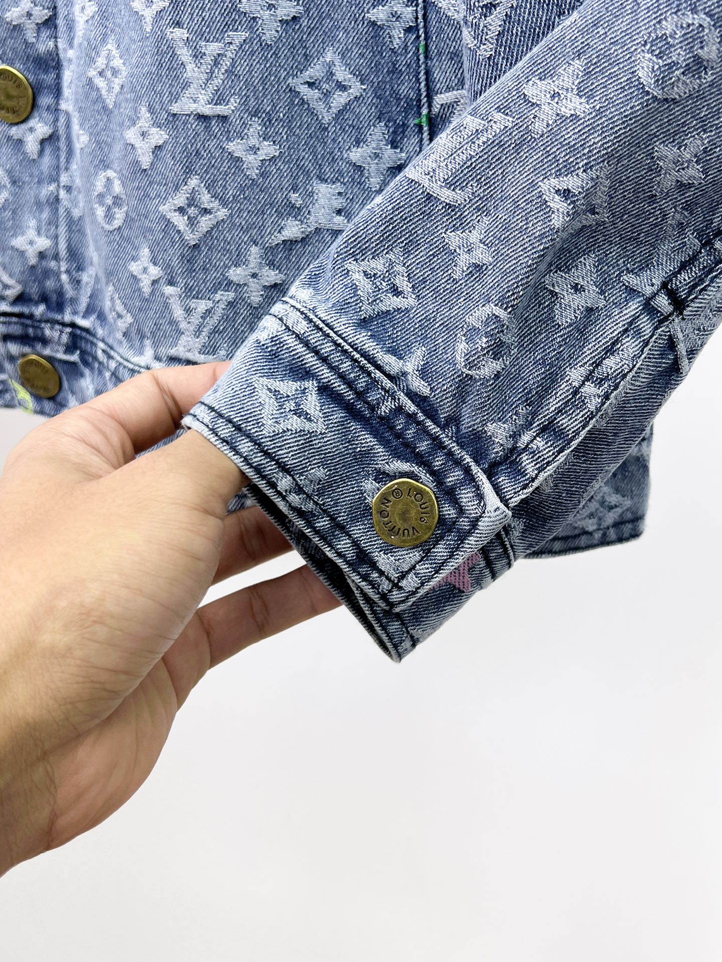 LV LIGHT BLUE DENIM JACKET 239530