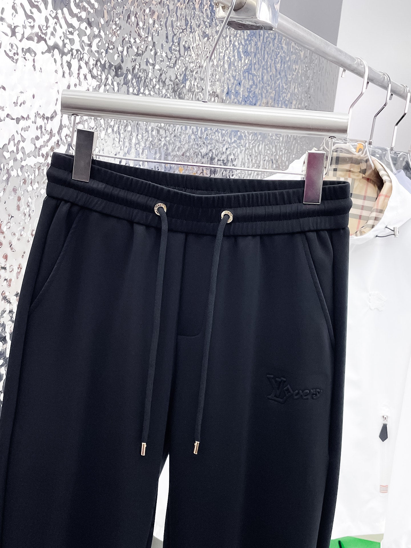 LV BLACK TROUSERS 239508