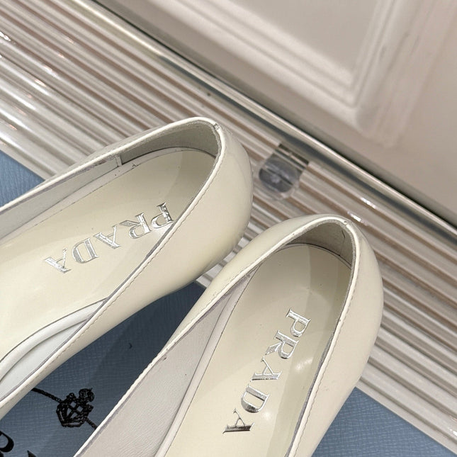KITTEN HEEL PUMPS IN WHITE CALFSKIN